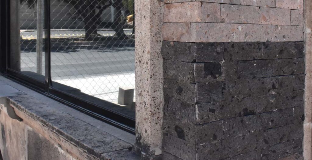 Venta, precio de piedrin de piedra en arista de muros para su decoracion exterior ventana